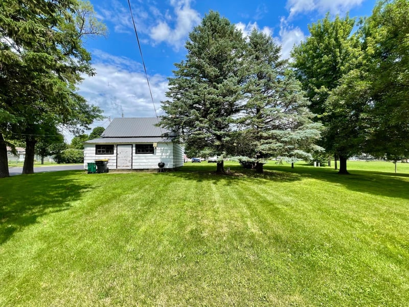 301 E Dineen St, Sanborn, MN 56083