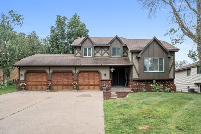 672 121st Ln NW, Minneapolis, MN 55448