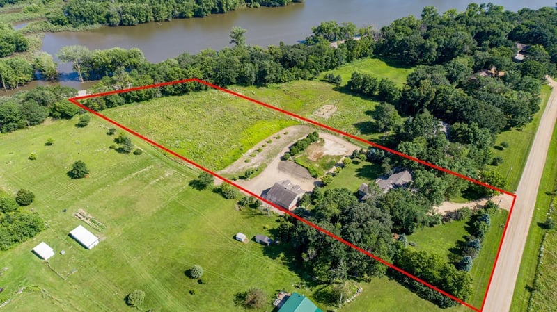 32413 316th St, Le Sueur, MN 56058