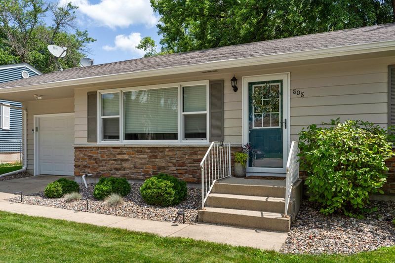 808 9th St NE, Waseca, MN 56093