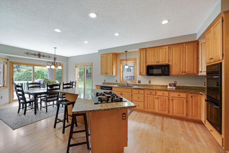 7984 Lismore Cir, Eden Prairie, MN 55347