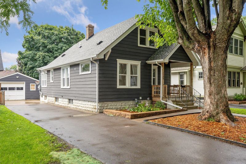 1580 Race St, Saint Paul, MN 55102