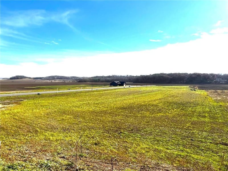 65 Rolling Hills Dr, Elgin, MN 55932