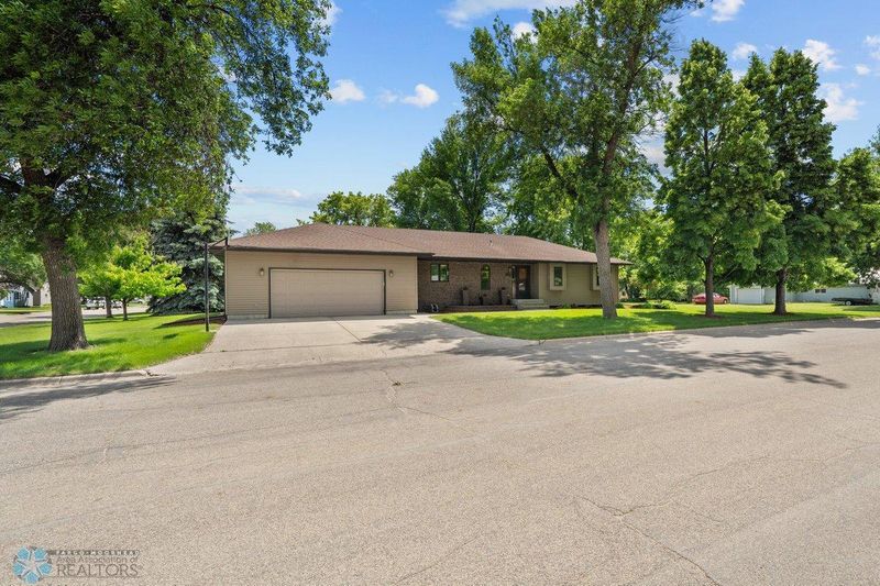 1119 Mackubin Ave, Breckenridge, MN 56520