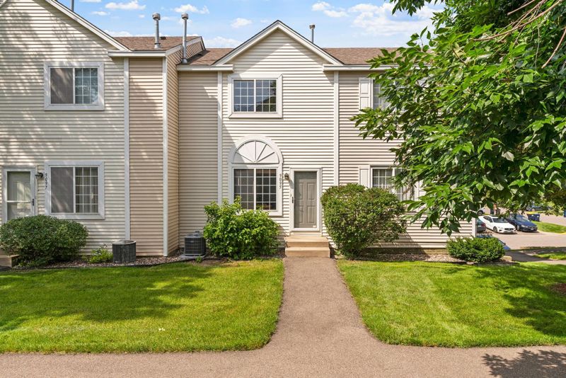 9095 Klondike Ct, Eden Prairie, MN 55347