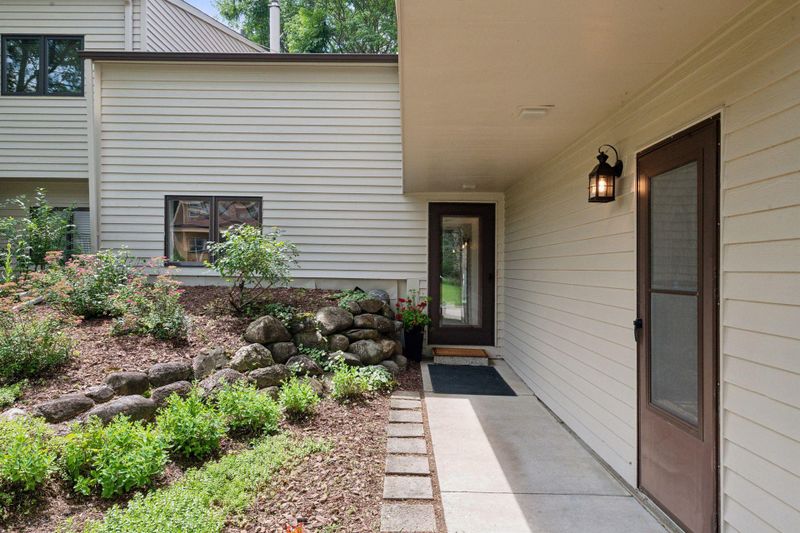 17621 Arrowhead Trl, Minnetonka, MN 55345