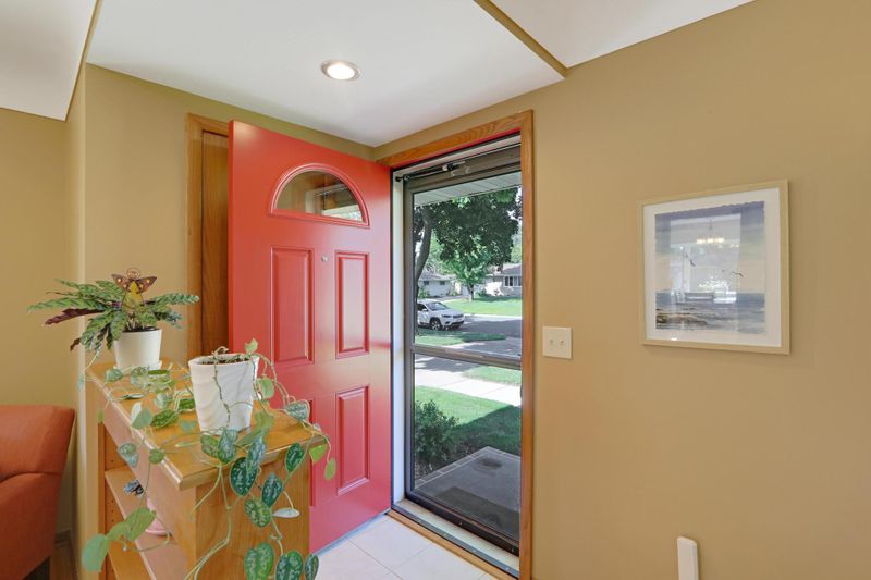 10025 Fremont Ave S, Minneapolis, MN 55431