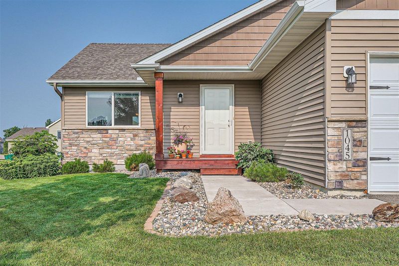 1045 Fox Crossing, Young America, MN 55397