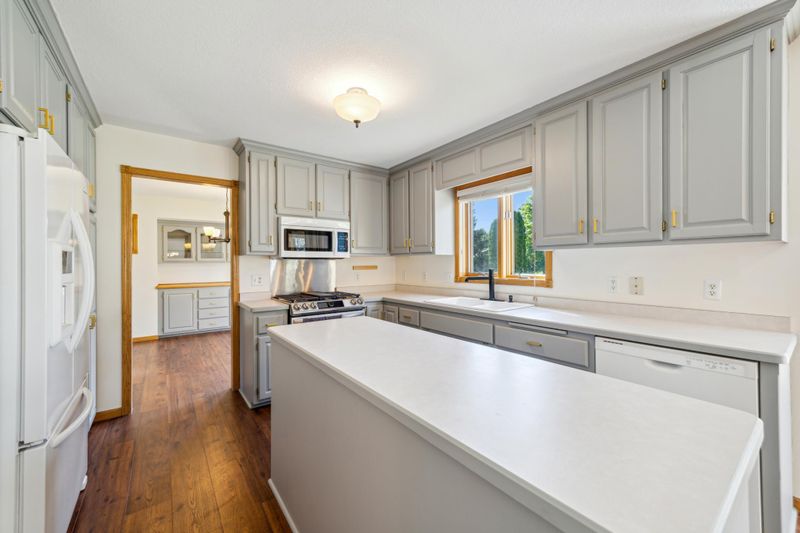 13215 Cedar Ridge Ln, Lindstrom, MN 55045