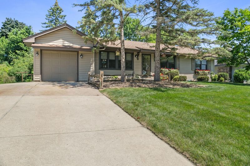 8222 83rd St S, Cottage Grove, MN 55016