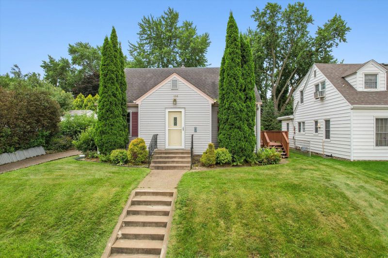 198 Bernard St E, West Saint Paul, MN 55118