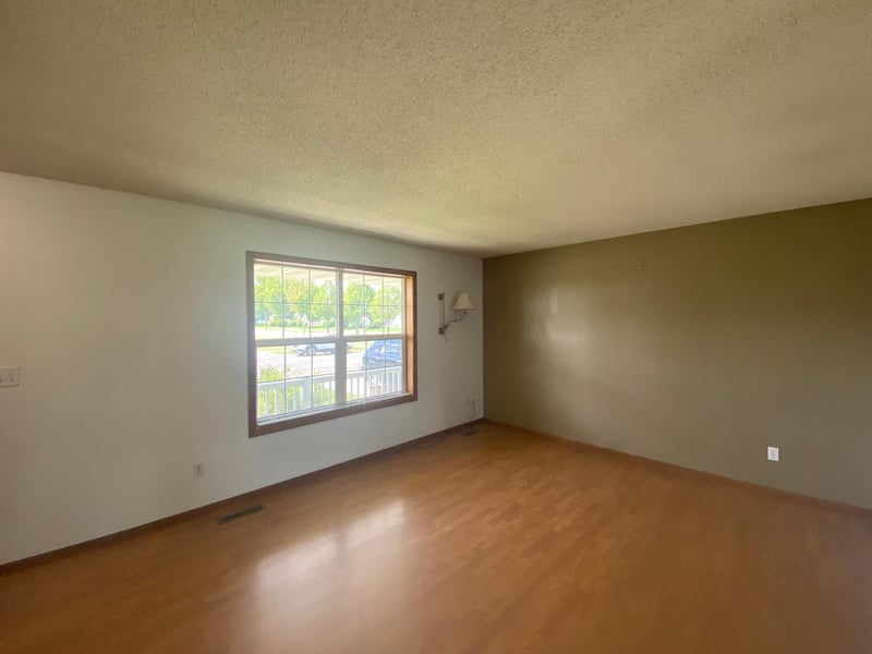 810 3rd Ave NE, Plainview, MN 55964