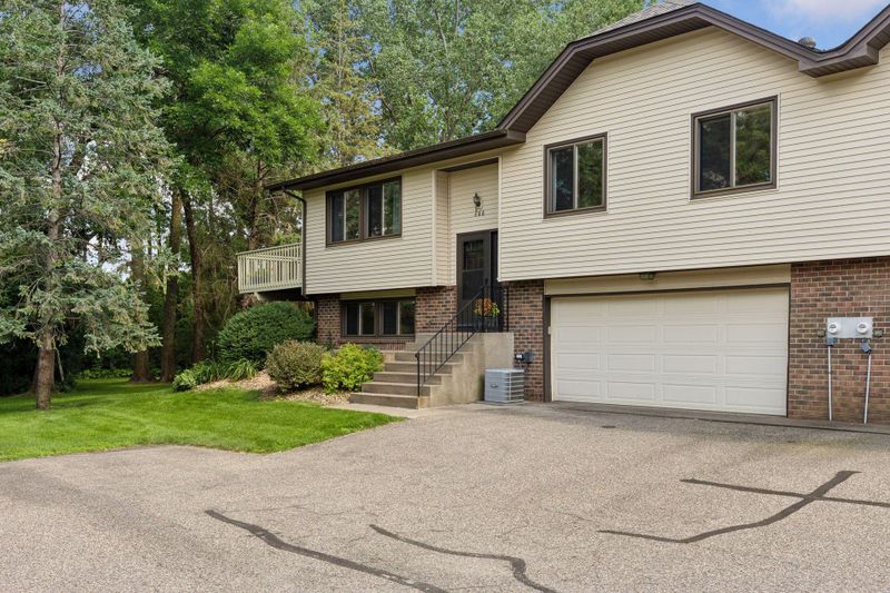 866 Sherwood Rd, Shoreview, MN 55126