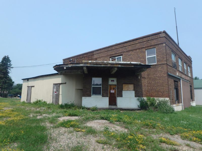 113 5th St NW, Mayer, MN 55360