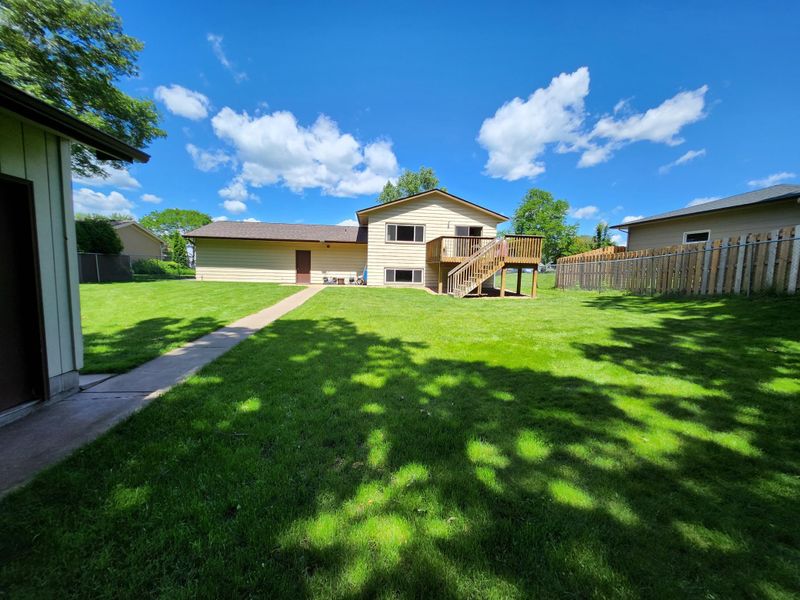 780 Greenhaven Dr, Vadnais Heights, MN 55127