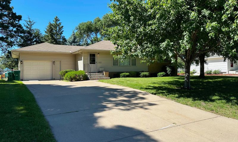 6325 Halifax Dr, Brooklyn Center, MN 55429