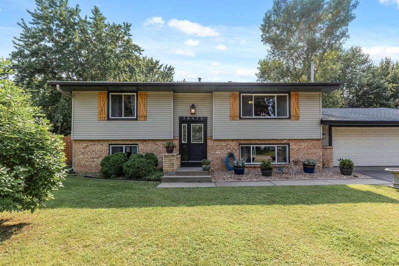 16415 Garner Ave W, Lakeville, MN 55068