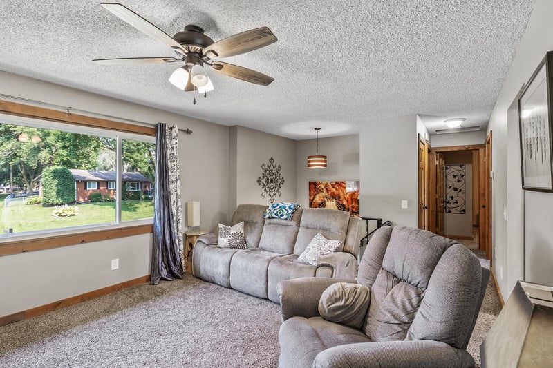 16415 Garner Ave W, Lakeville, MN 55068