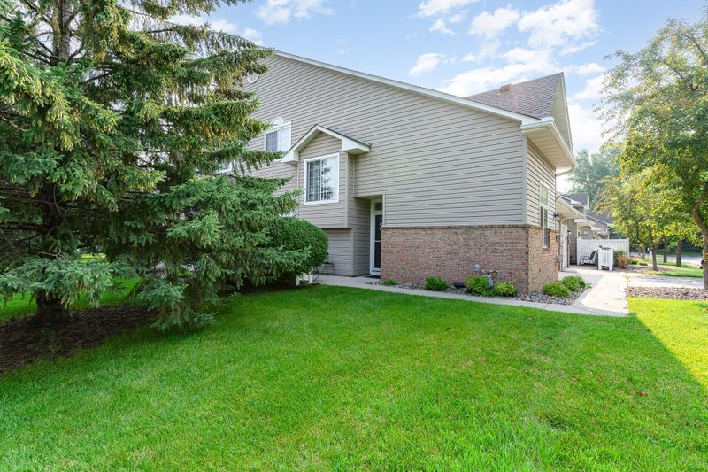 3689 Vermilion Ct N #907, Eagan, MN 55122