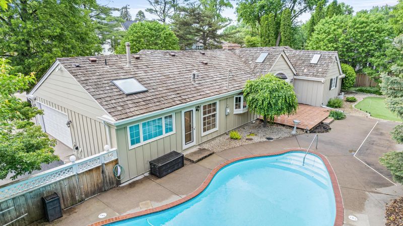 5273 Lochloy Dr, Edina, MN 55436