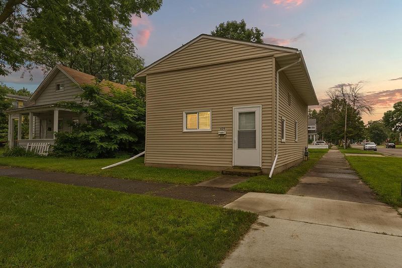 629 6th St NW, Faribault, MN 55021