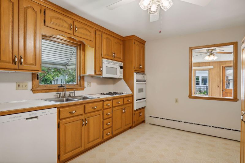 210 W 5th St, Chaska, MN 55318