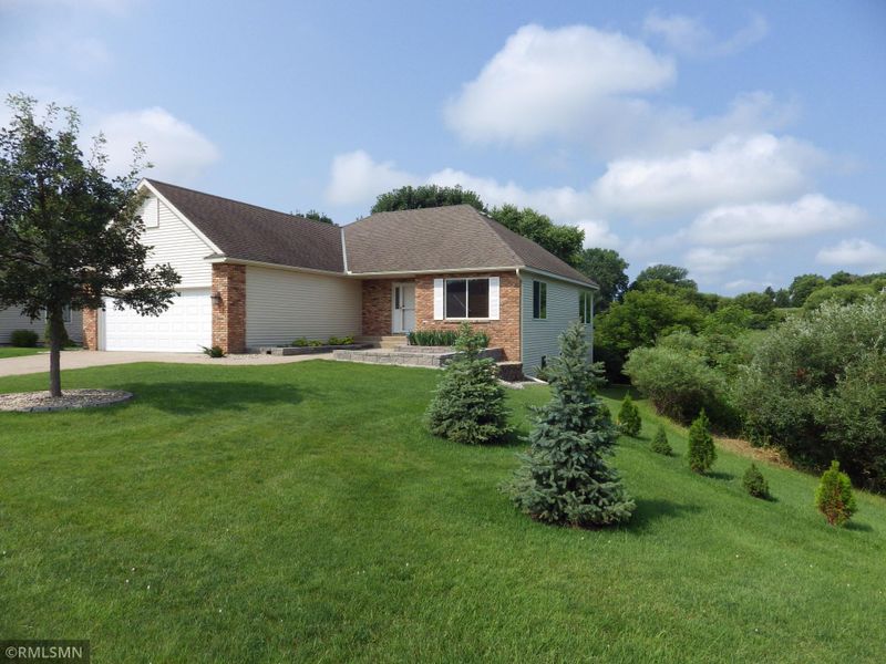 3229 Eagle Ridge Dr W, Willmar, MN 56201