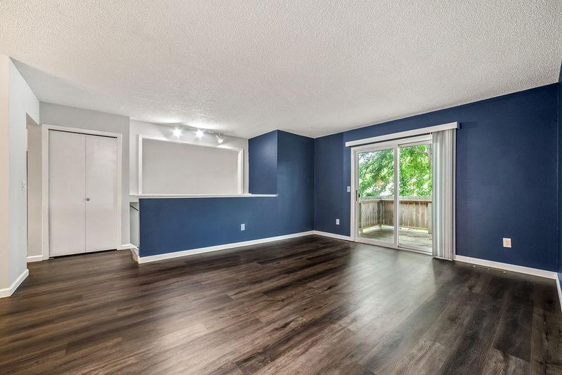 2562 Copper Cliff Trl, Woodbury, MN 55125