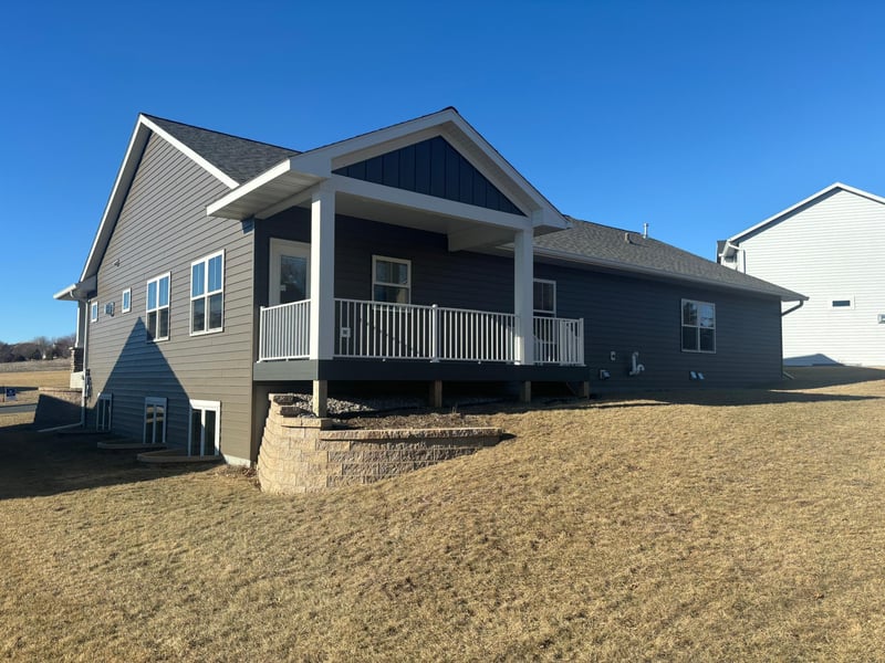 321 Sweetwater Ct, Saint Charles, MN 55972