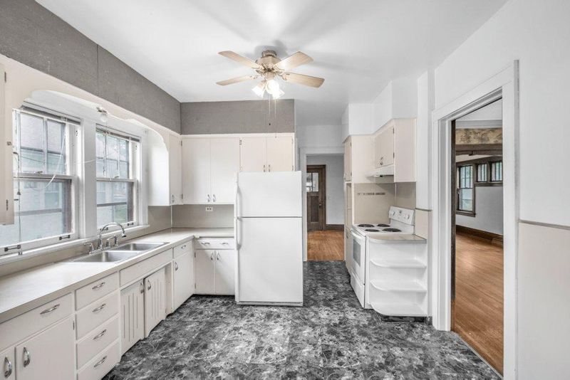 604 Geranium Ave E, Saint Paul, MN 55130