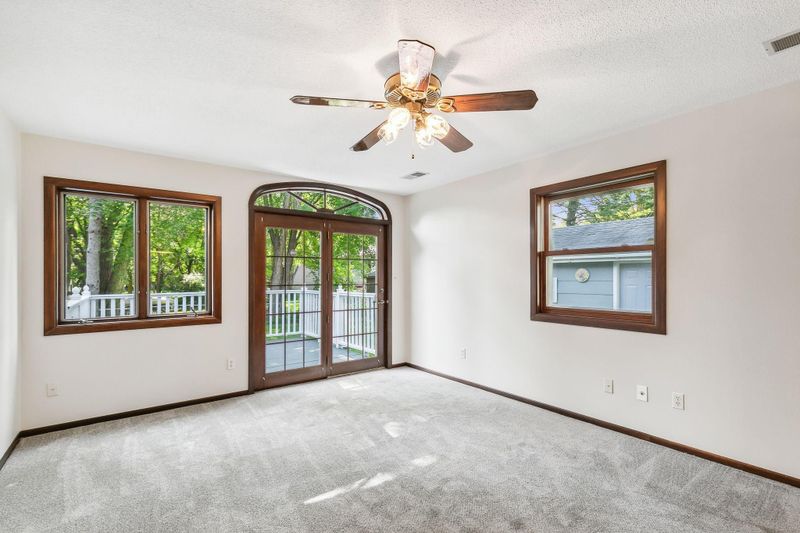 3418 Greenbrier St, Vadnais Heights, MN 55127