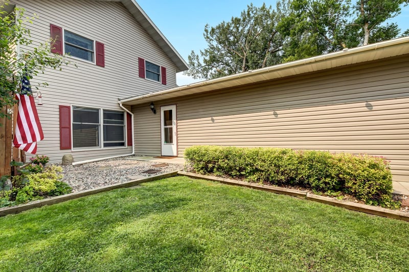 90 Vega Ave E, Cosmos, MN 56228
