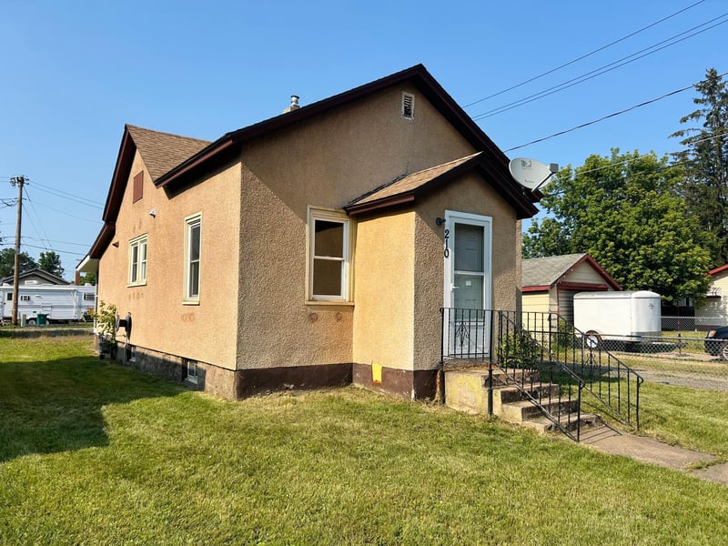 210 W Howard Ave, Keewatin, MN 55753
