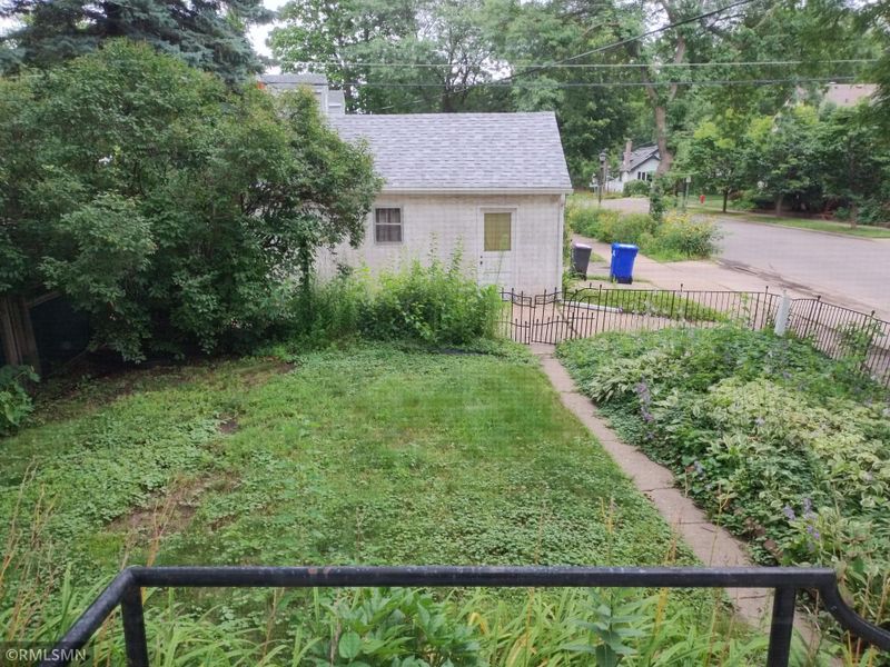 1502 Albert St N, Saint Paul, MN 55108