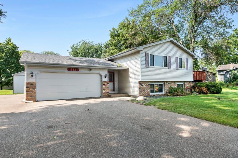 12621 Pineview Trl, Dayton, MN 55327