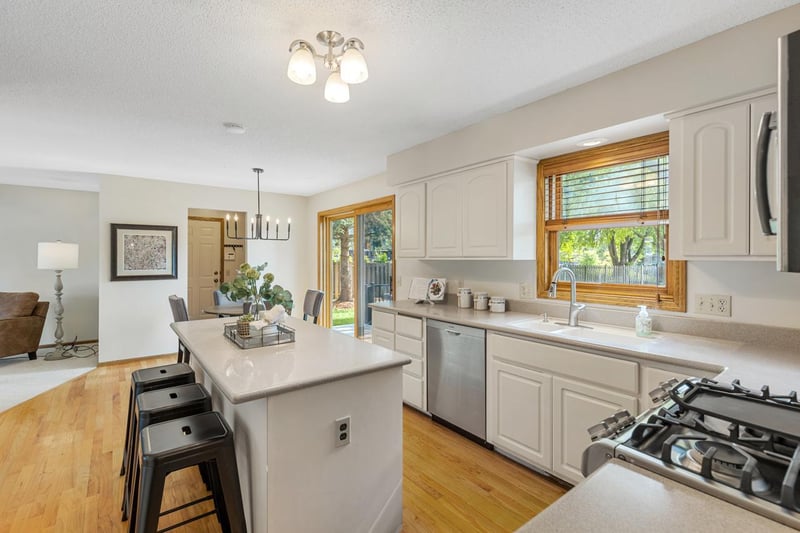 6010 Mckinley Pl, Shorewood, MN 55331