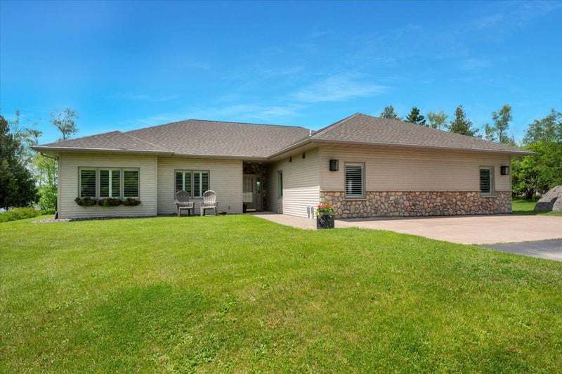 6817 Lawnwood Rd, Duluth, MN 55803