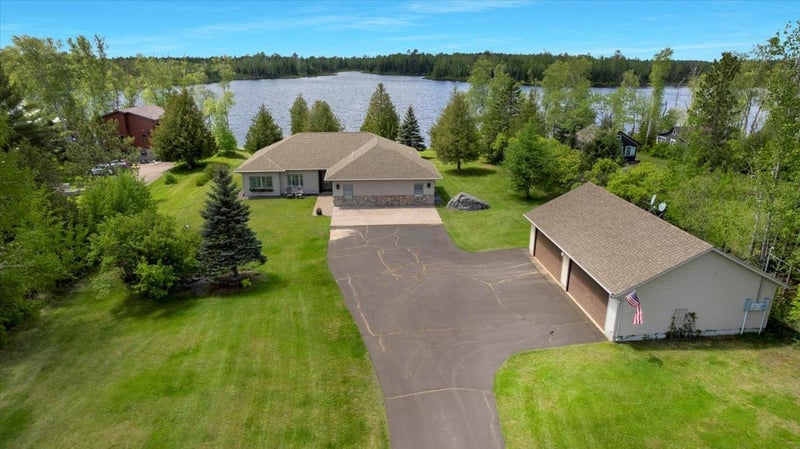 6817 Lawnwood Rd, Duluth, MN 55803