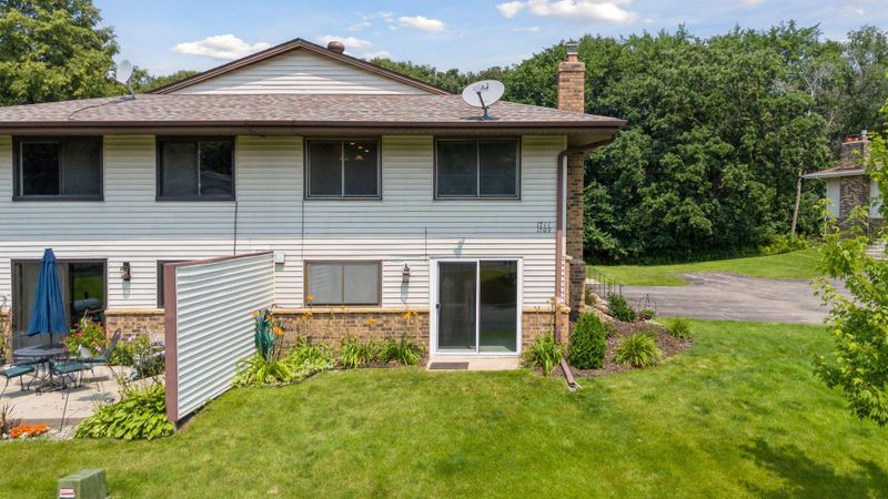 1709 Hickory Hill Dr, Eagan, MN 55122