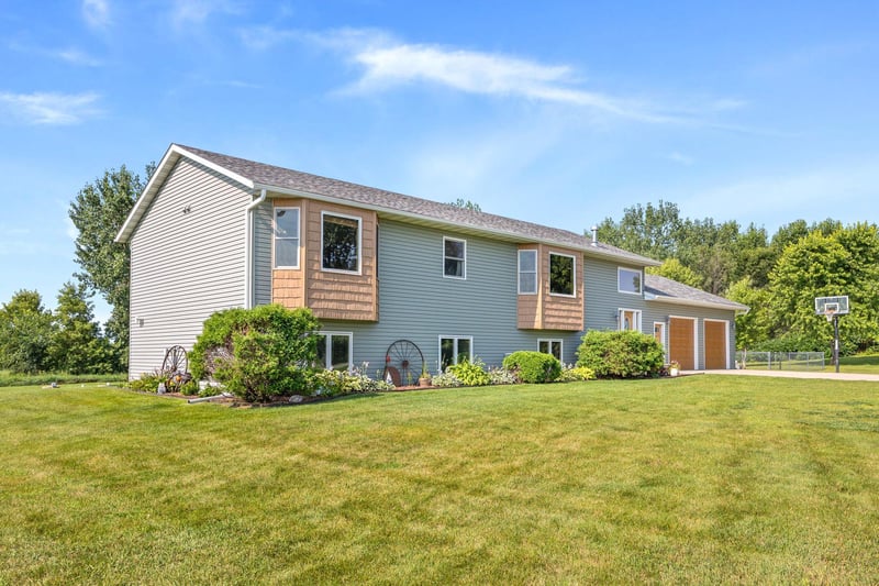 4519 150th St, Glencoe, MN 55336