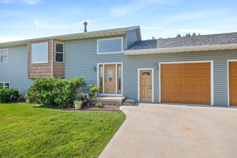 4519 150th St, Glencoe, MN 55336
