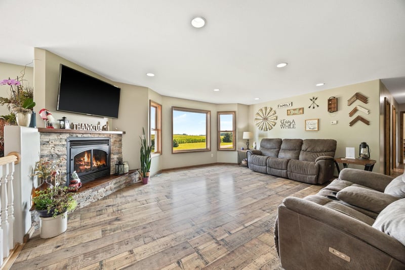 4519 150th St, Glencoe, MN 55336