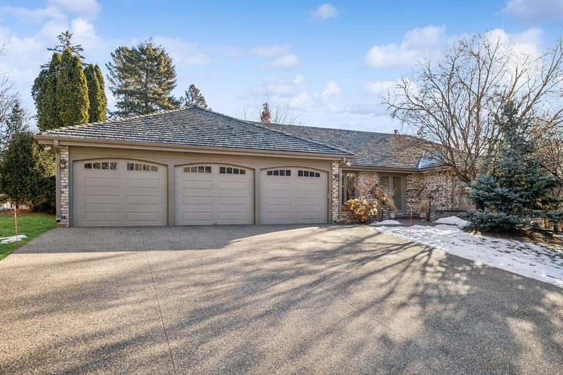 5713 Parkwood Ln, Edina, MN 55436