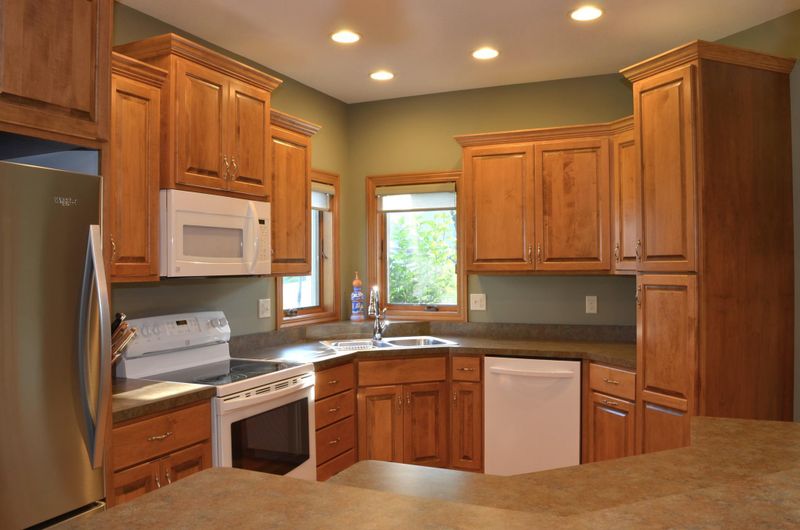 970 Briarwood Dr, Red Wing, MN 55066