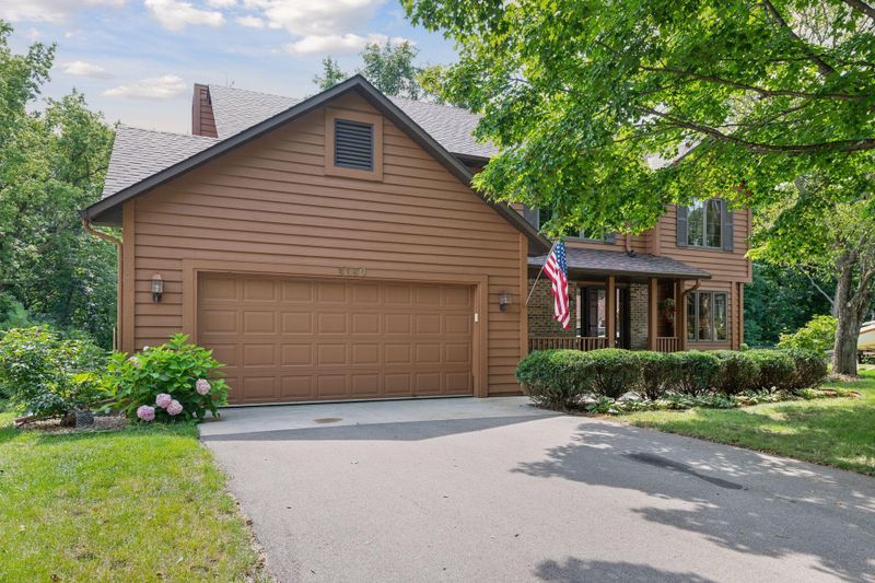 8180 Hidden Ct, Chanhassen, MN 55317