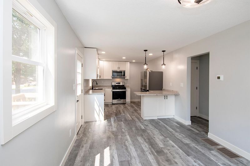 635 E South St, Litchfield, MN 55355