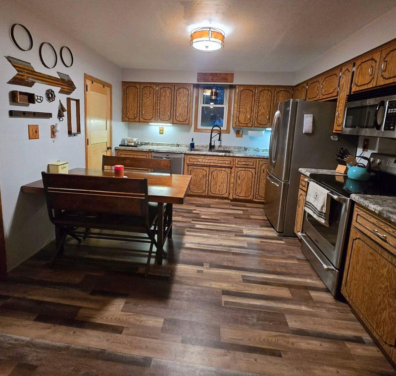 612 3rd Ave NW, Melrose, MN 56352