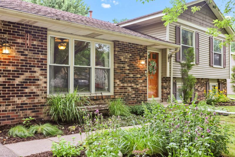 9700 102nd Pl N, Maple Grove, MN 55369