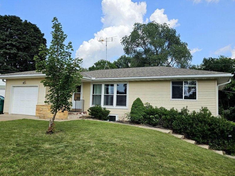 1616 1st Ave NE, Rochester, MN 55906