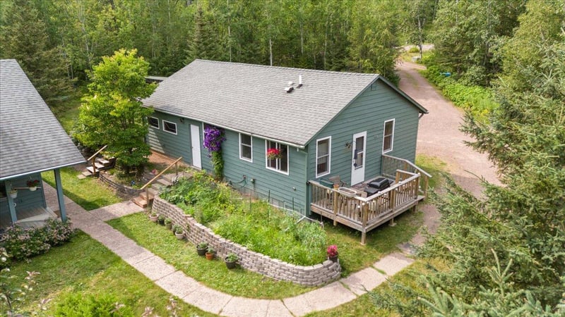 896 Gunflint Trl, Grand Marais, MN 55604